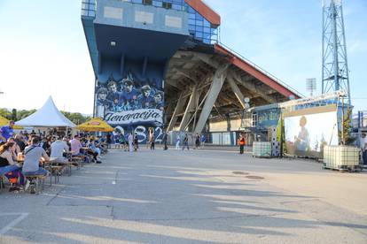 Zagreb: Organizirano gledanje utakmice uz stadion Maksimir između RIjeke i Diname