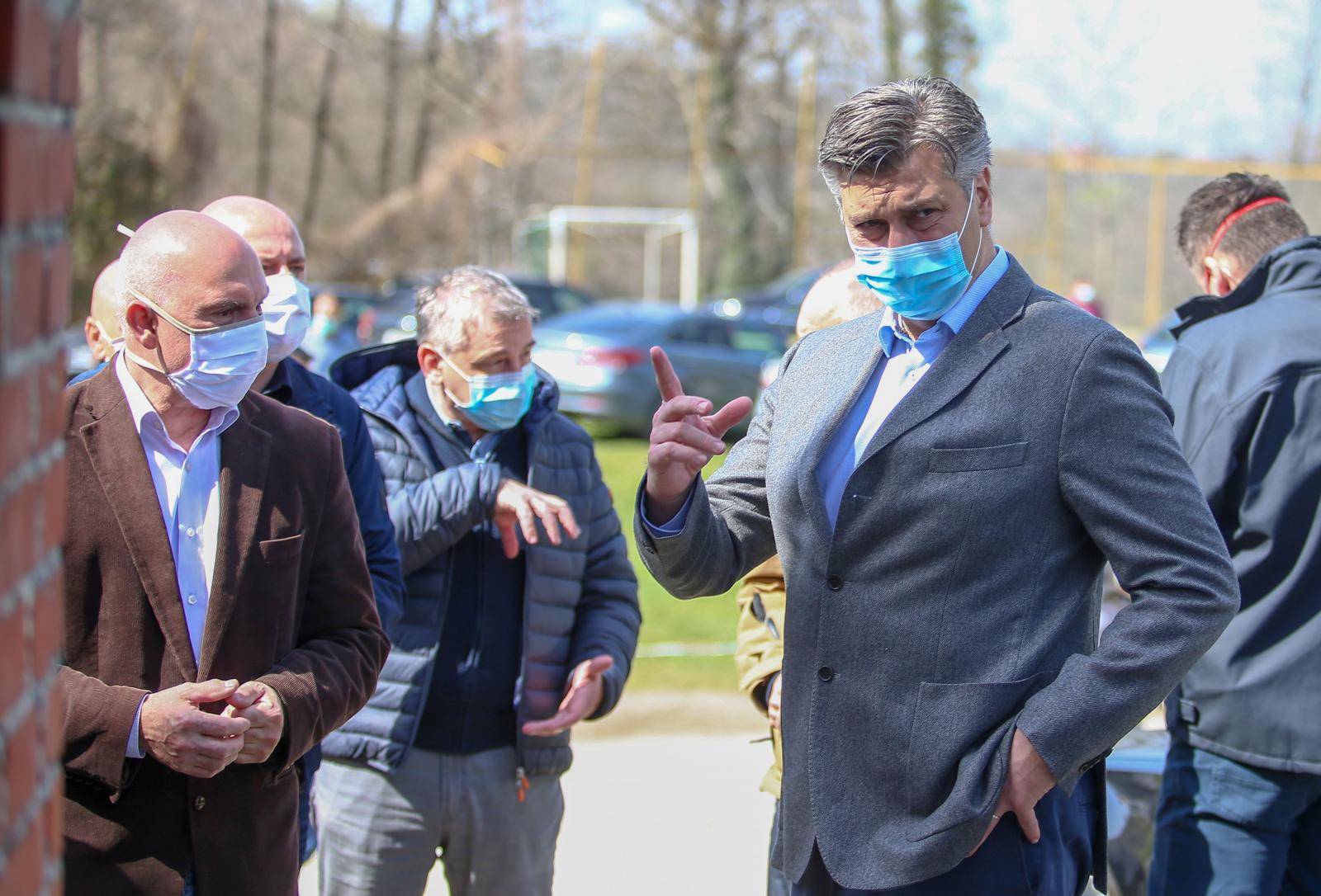 Andrej Plenković obišao Krapinsko Zagorsku županiju koja je bila pogođena potresom