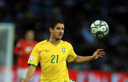 Osrednji nastup Brazila: Pato krivi sreću, Thiago Silva napad