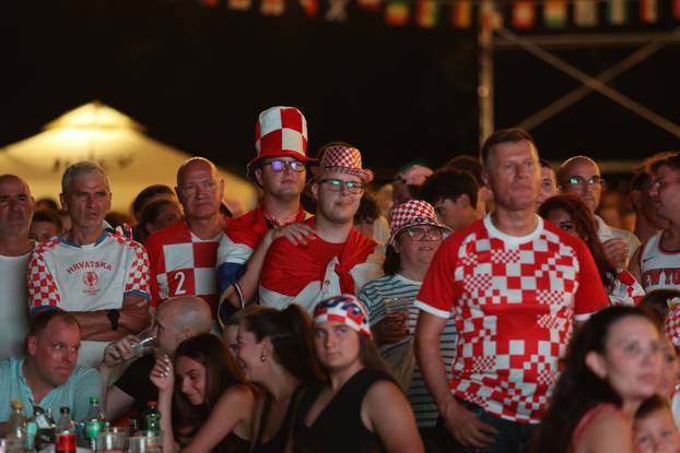 Split: Navijači prate utakmicu Hrvatske i Gane