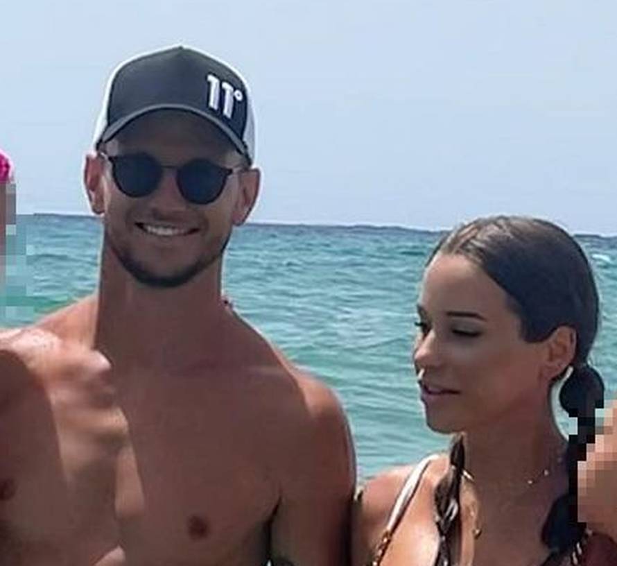 Ivan Rakitić pokušao pozirati za idiličnu obiteljsku fotku, ali nije sve išlo po planu: 'Stvarnost...'