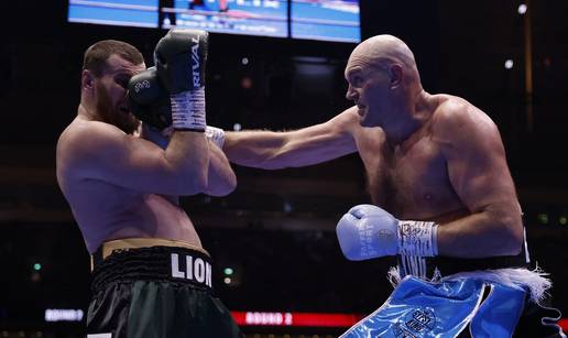 FOTO 'Kralj Cigana' opet udara. Pogledajte kako je Tyson Fury razbio Mahmudova u Londonu