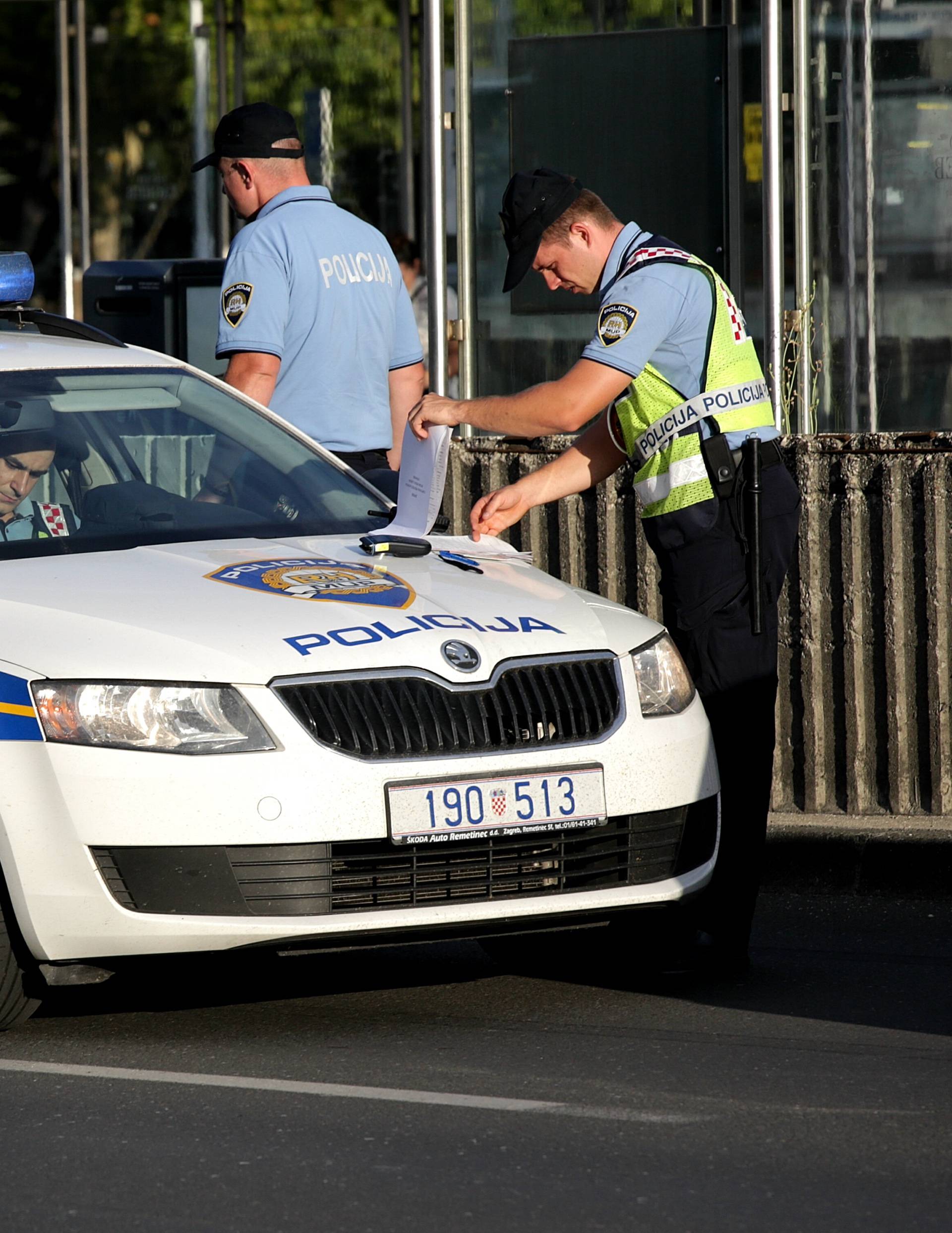 Četvero lakše ozlijeđeno u sudaru auta i Hitne pomoći