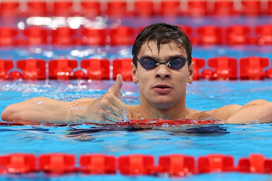 FILE PHOTO: Swimming - Men's 100m Backstroke - Final