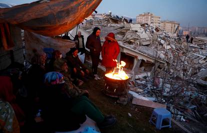 Broj žrtava potresa u Turskoj i Siriji gotovo 20 tisuća. Stotine tisuća ljudi postali su beskućnici