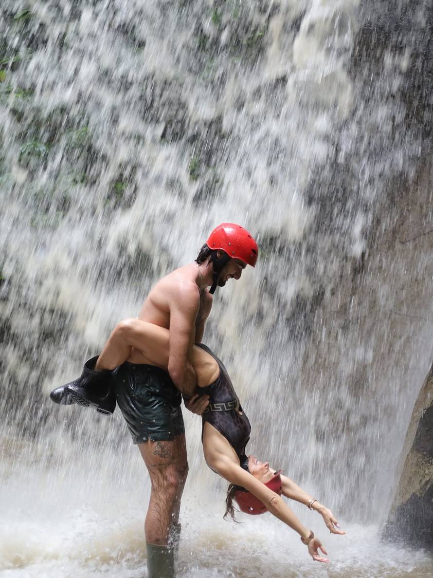 FOTO Pogledajte u čemu se nakon romantičnog vikenda u Parizu s Majom vozio Šime Elez