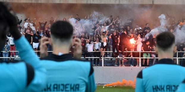FOTO Navijačko ludilo u Rijeci! Navijači u velikom broju stigli na trening uoči dana odluke