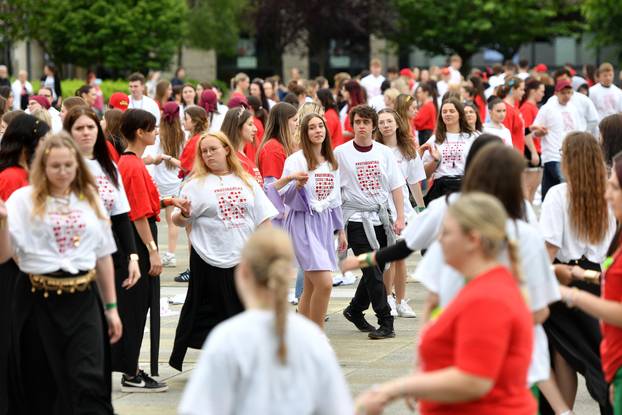 Varaždin: Stotinu maturanata varaždinskih srednjih škola plesalo tradicionalnu Quadrillu