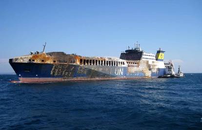 Turski brod jutros doteglili u brodogradilište u Trstu