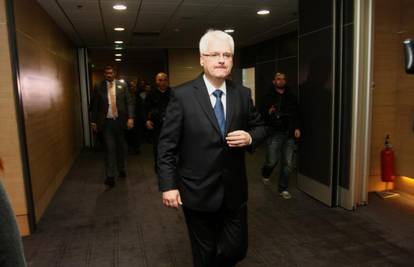 Josipović: Grabar Kitarović je potpuno neinformirana osoba