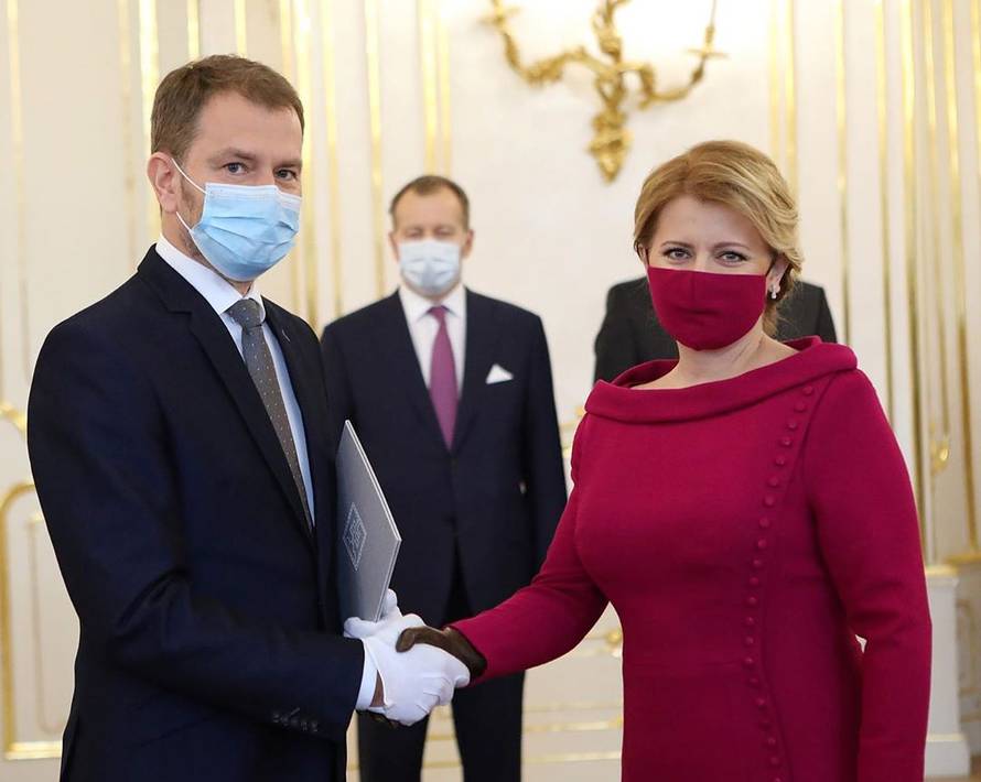 Moda u doba korone: Kupuju se brendirane i maske s kristalima