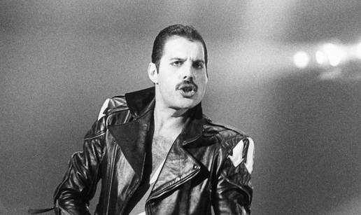 Predmeti iz privatne kolekcije Freddieja Mercurya u prodaji: Kostimi, slike, lepeze, jakne...