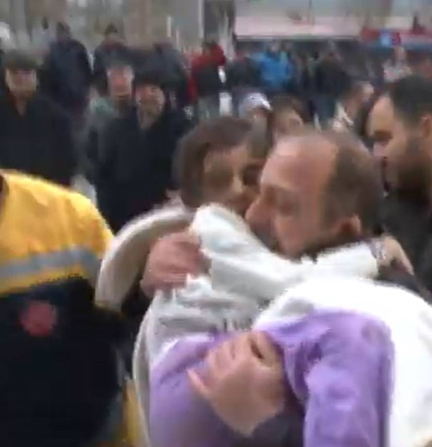 Malena Ayse (5) sedam je sati čekala da je izvuku: Nije puštala očevu ruku kad su je spasili