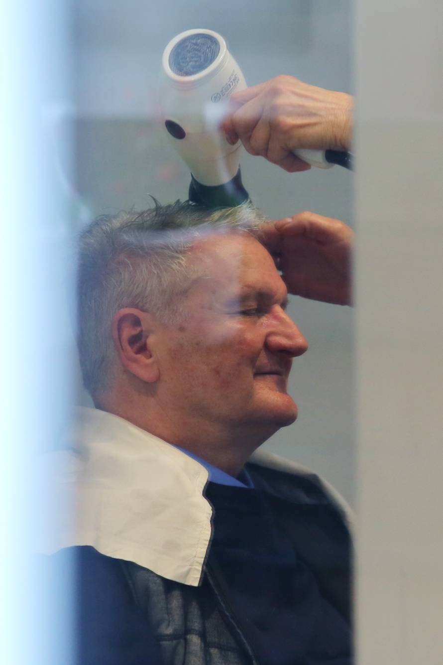 Gazda je 'vratio' staru frizuru i poručio svima: Osvojit ću vlast!