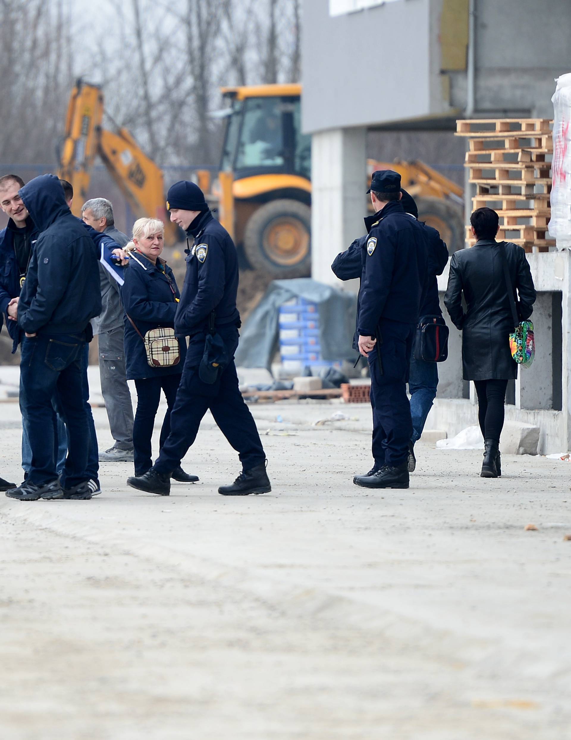 Policija 'upala' na gradilište u Podbrežju: Kontrola stranaca?