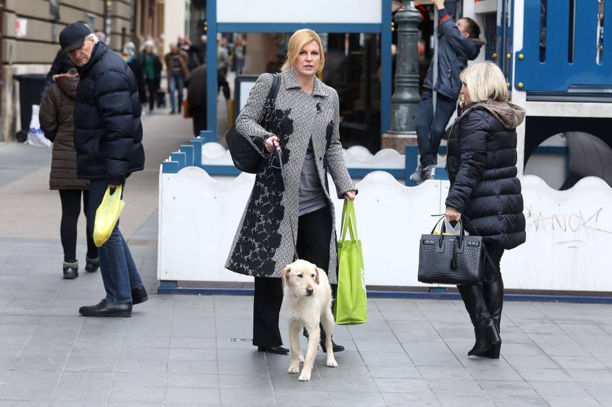 Zagreb: Bivša predsjednica Kolinda Grabar Kitarović prošetala je gradom u društvu svog ljubimca