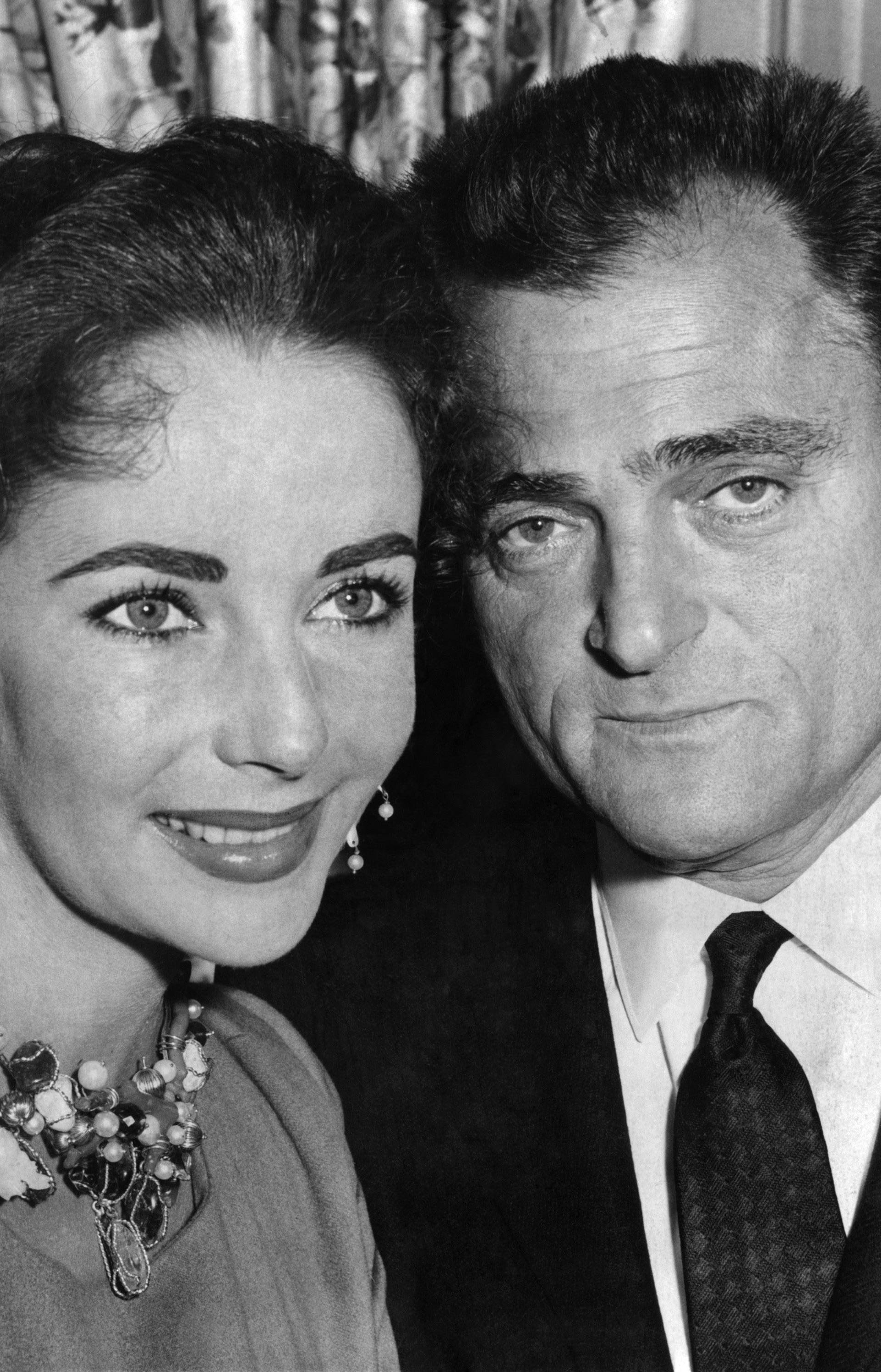 Elizabeth Taylor with her late husband, film producer Mike Todd. He died in an air crash. April 1957 P009618.