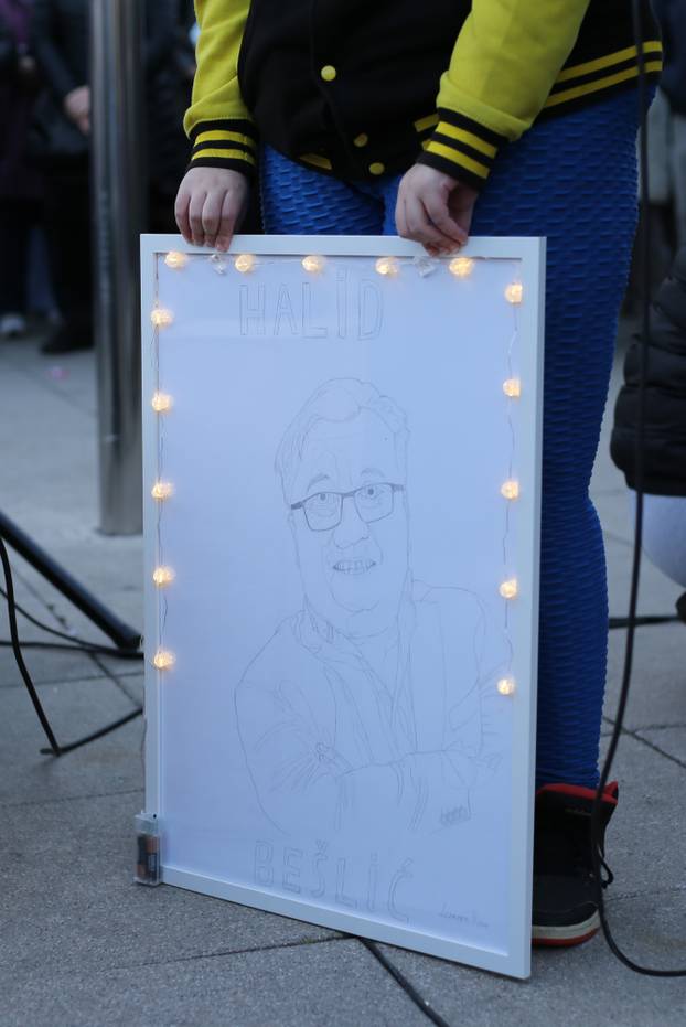 Građani Osijeka okupili se u čast pjevača Halida Bešlića