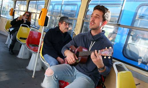 Zvijezda zagrebačkih tramvaja: Juan ukuleleom uljepšava dan