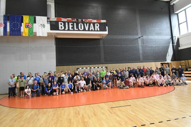 Bjelovar: Na atraktivnom BOK turniru igrali glumci, političari  te rukometni veterani