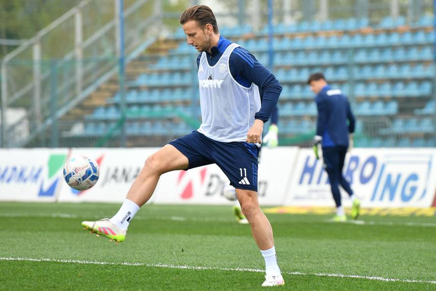 Varaždin: Zagrijavanje igrača prije početka utakmice NK Varaždin i HNK Hajduk 