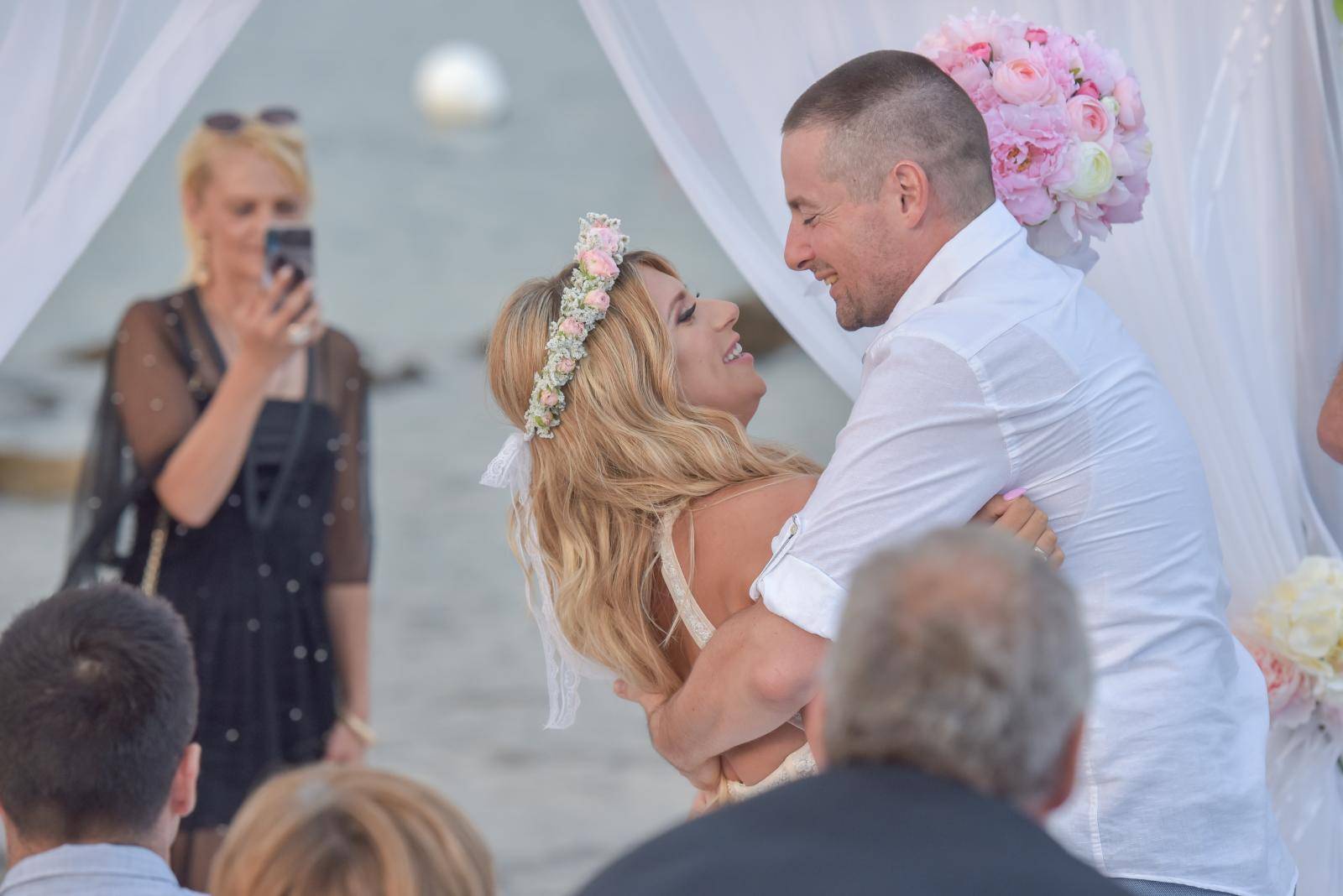 Valentina i Vatroslav iz 'Ljubav je na selu' vjenčali se na plaži