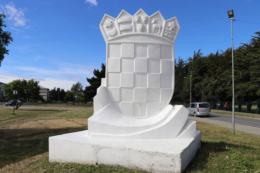 Vjetar nemilice dere, psi šeću i centrom, a napojnicu traže svi