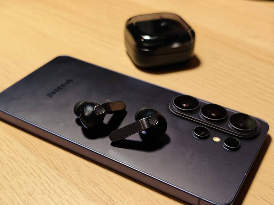 VIDEO Testirali smo Galaxy Buds 4 Pro: Fantastičan zvuk i izgled, najviše vole društvo Samsunga