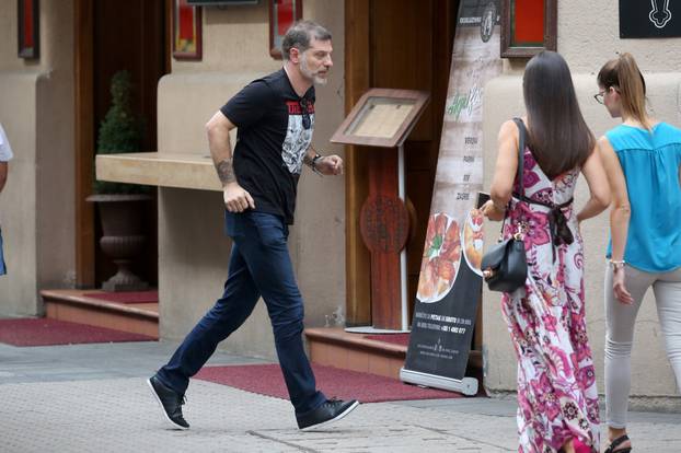 ARHIVA - 2018. Zagreb: Slaven Bilić s trudnom zaručnicom Ivanom prošetao gradom