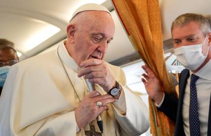 Papa Franjo iz aviona poslao telegram Zoranu Milanoviću: 'Jamčim vam svoje molitve'