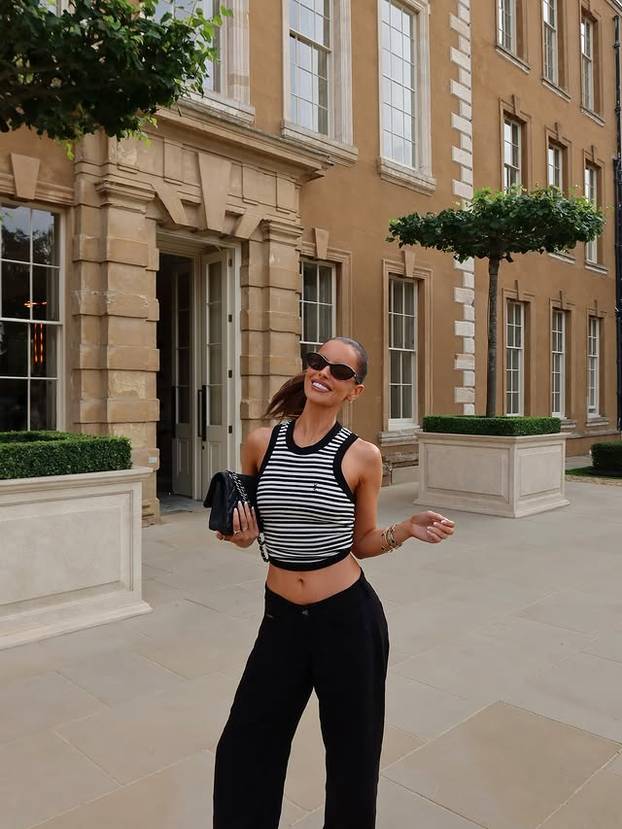 FOTO Fatalna brineta zapalila internet! U izazovnom izdanju otkrila je svoju 'malu tajnu'