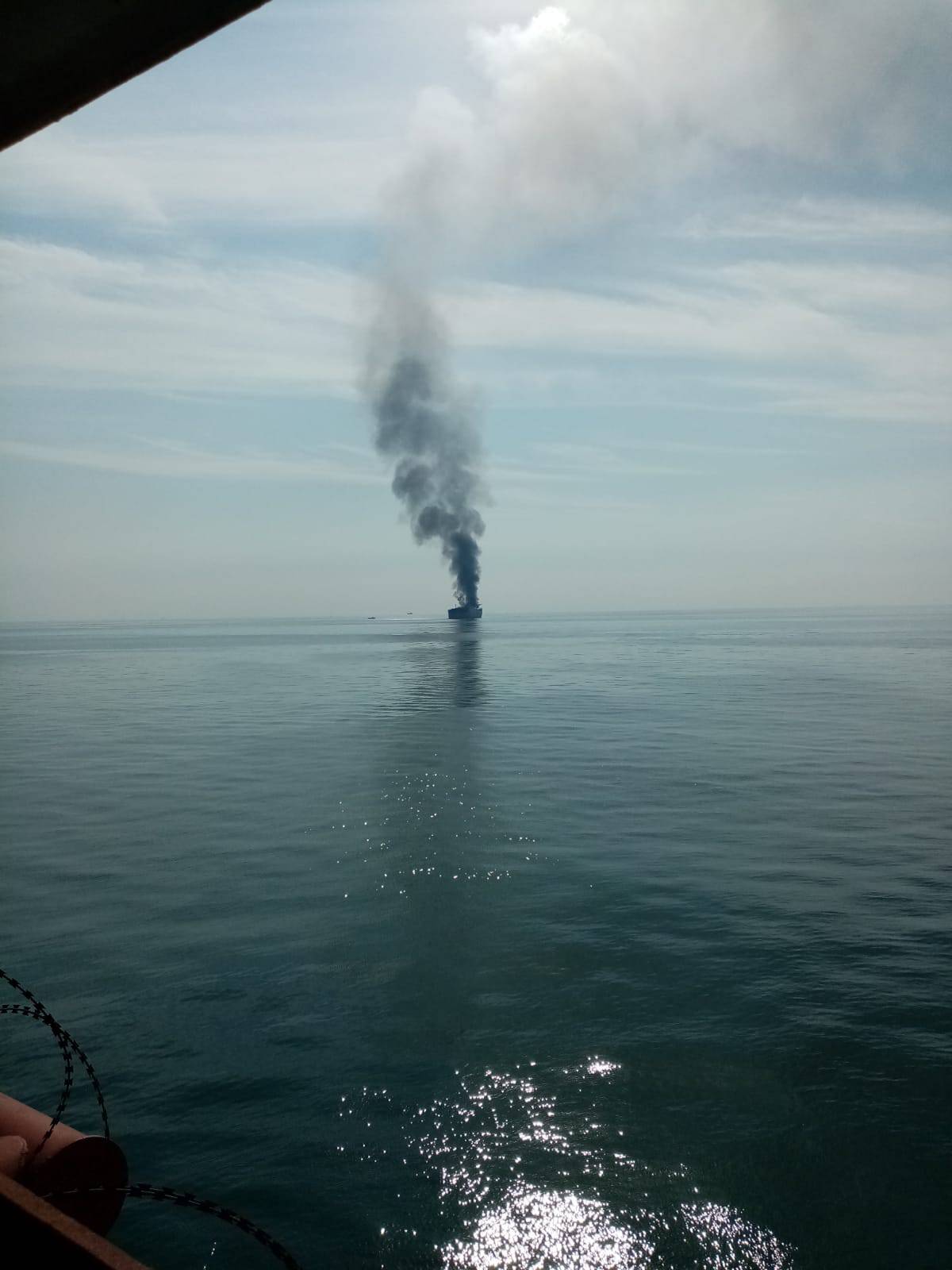 Čuli smo eksploziju i tanker je počeo gorjeti, evakuirali su nas