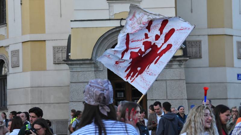 Citizens continue to block the court in Novi Sad. They seek release of arrested activists for freedom …