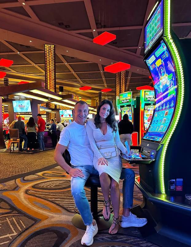 FOTO Tko je fatalna brineta koja je osvojila srce Stipe Drviša?