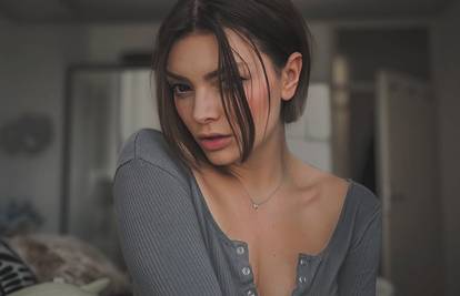 FOTO Jedva dočekala kupanje u pjeni: Ella Dvornik objavila golišave fotografije iz kade