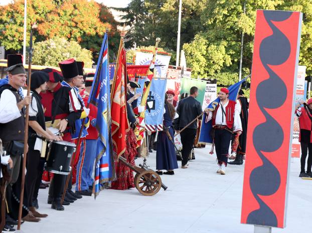 Šibenik: Nakon mimohoda otvoren je 16. Sajam u srednjovjekovnom Šibeniku