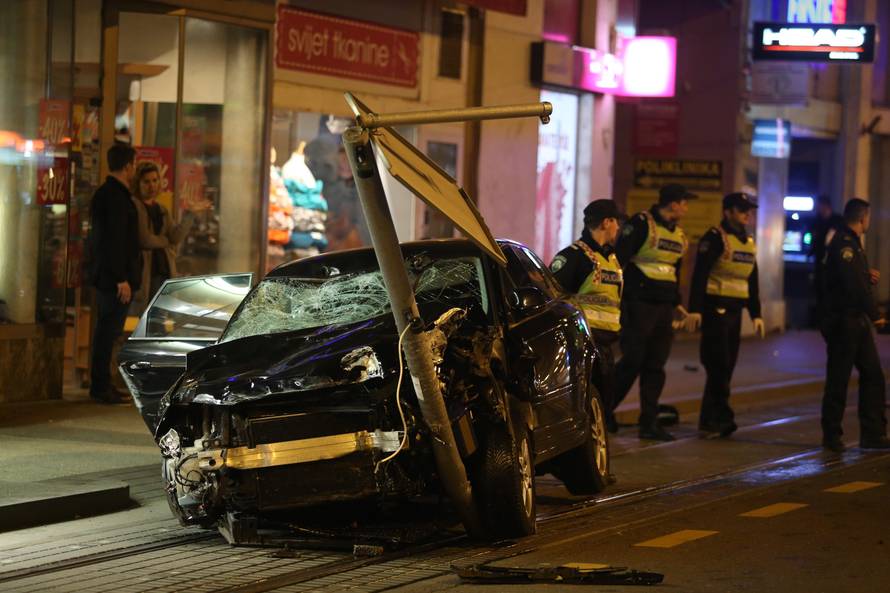Automobilom pokosio pješake pa bježao: Poginula žena (61)