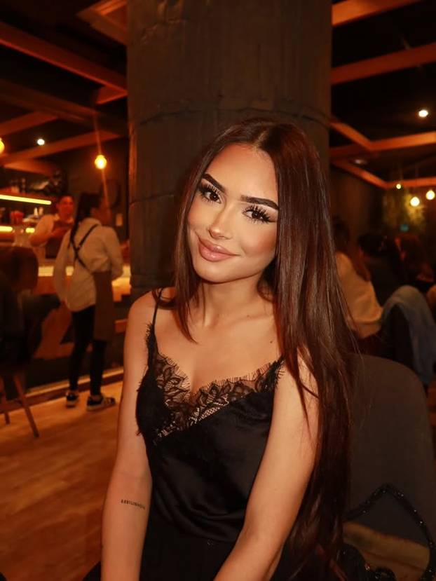 FOTO Tko je ova tajanstvena ljepotica? Društvene mreže gore zbog fotki u oskudnom bikiniju