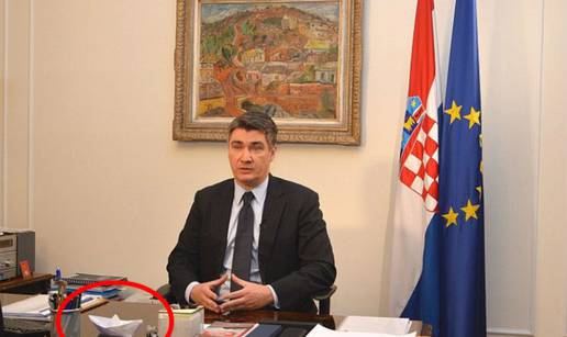 Neobičan ukras: Milanović na stolu ima mali papirnati brod