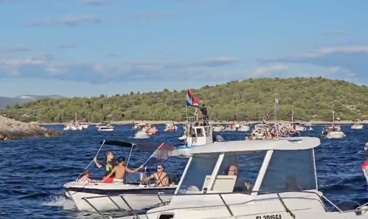 Đir oko Prvića: Vožnjom brodica obilježili 30. obljetnicu Oluje