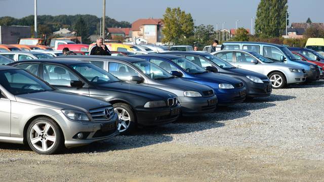 Država prodaje vozila: Nude se po početnoj cijeni i od 1000 kn