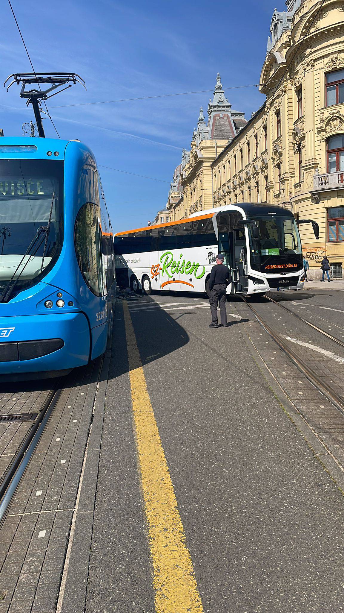 Sudar tramvaja i autobusa kod Glavnog kolodvora: 'Staklo je letjelo svuda, ima i porezotina'