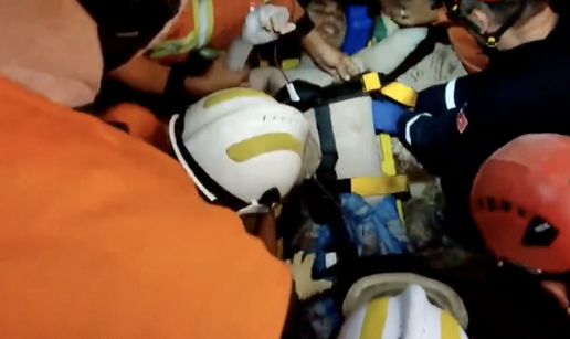 VIDEO Čudo ispod ruševina: Preživio više od 100 sati nakon razornog potresa u Mjanmaru