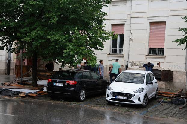 Osijek: Jak vjetar srušio drvenu skelu