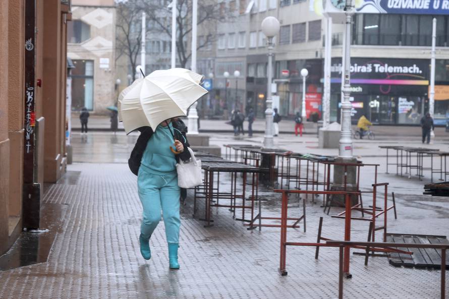 Zagreb: Olujni vjetar ne prestaje, centar grada u kaosu 