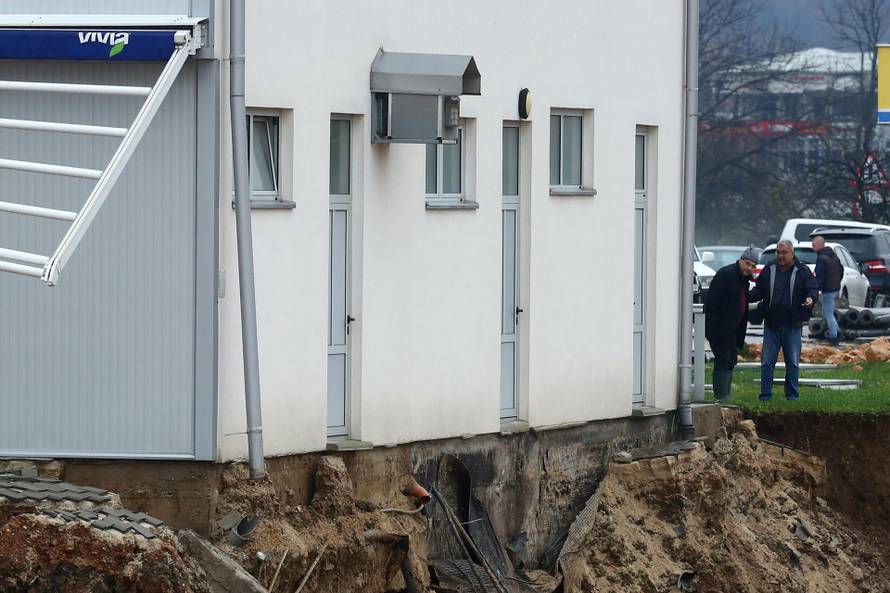 Izlijevanje rijeke Bosne i Željeznice iz korita na lokalitetu općine Ilidža