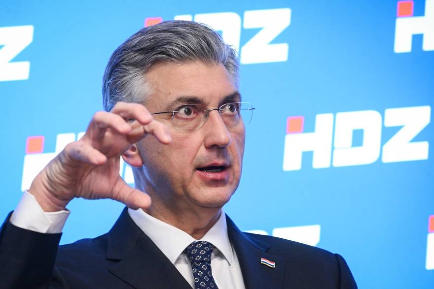 Plenkovi&cacute; odbio Dabru: 'HDZ je protiv zabrana. Ne&cacute;emo zabraniti komunisti&ccaron;ke simbole'