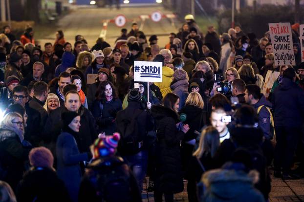 Zagreb: Prosvjed protiv poskupljenja i kaosa sa smećem