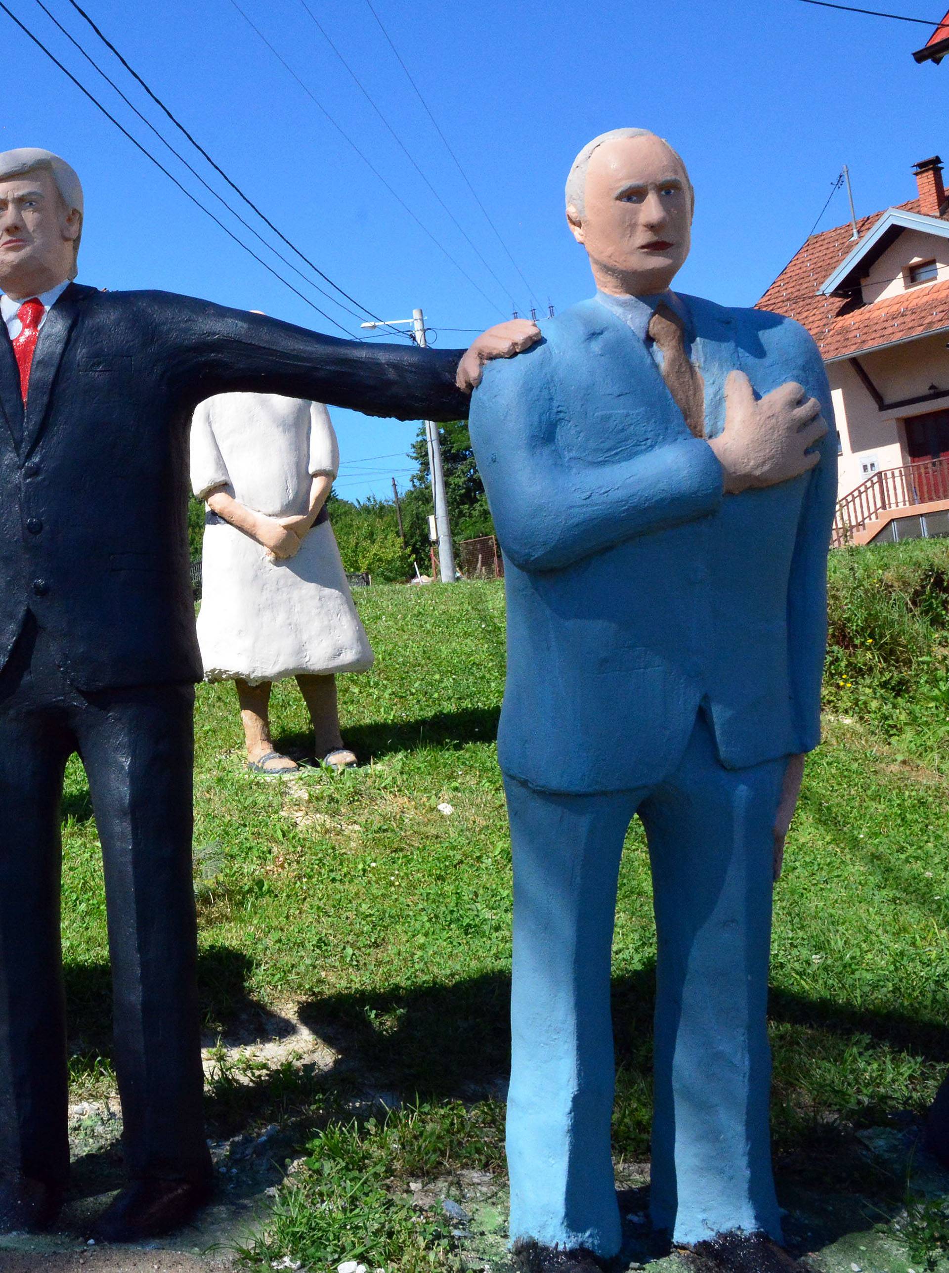Glineni Donald i Putin druže se kod kipara Steve u Banja Luci