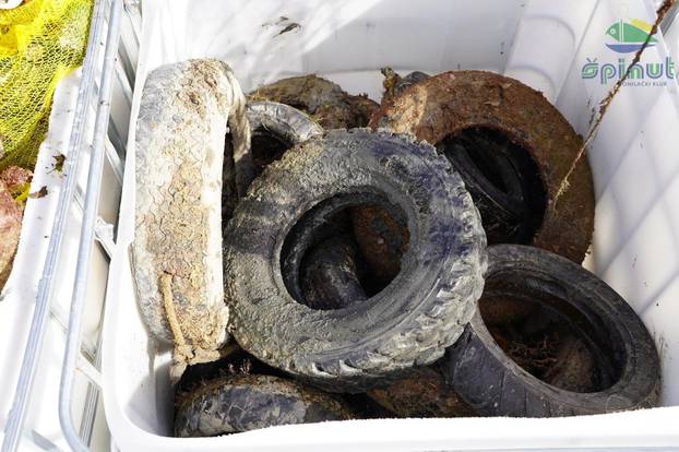 FOTO Pogledajte što su ronioci izvukli iz mora na eko akciji u Splitu: Sve je puno smeća...